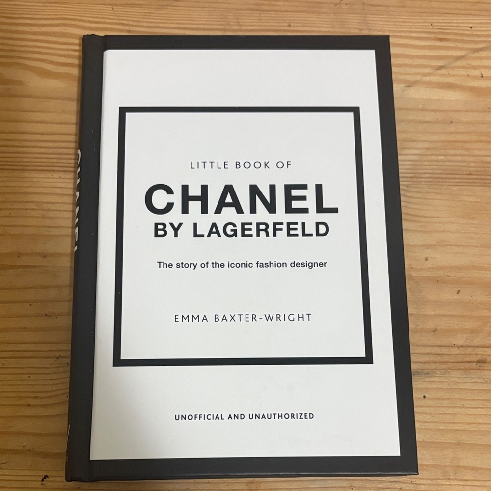 CHANEL Black and White Book